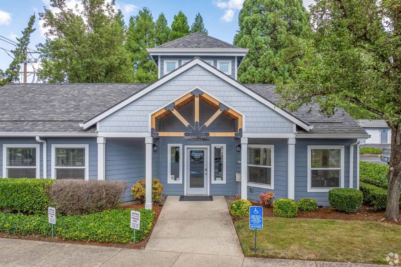 Hampton Park Apartments - Photo 2 of 34