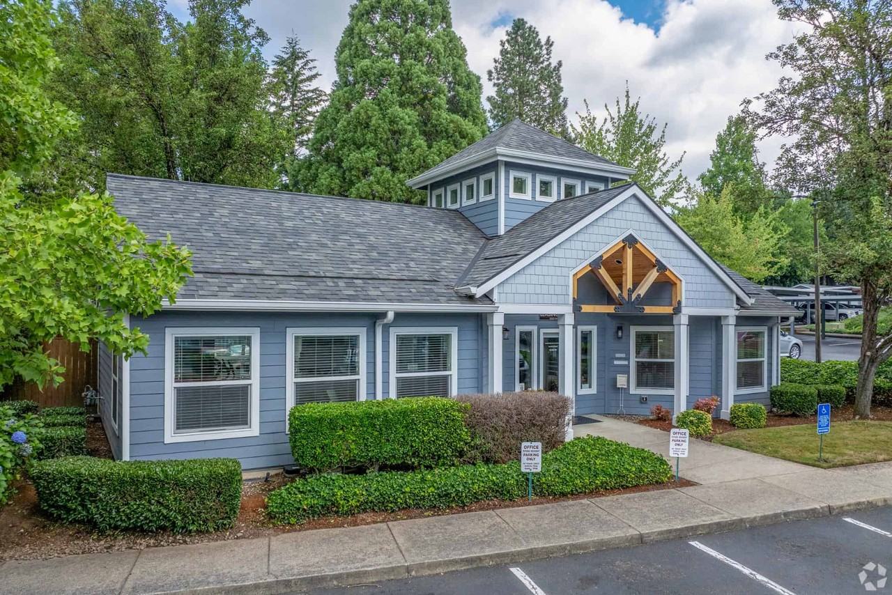 Hampton Park Apartments - Photo 3 of 34