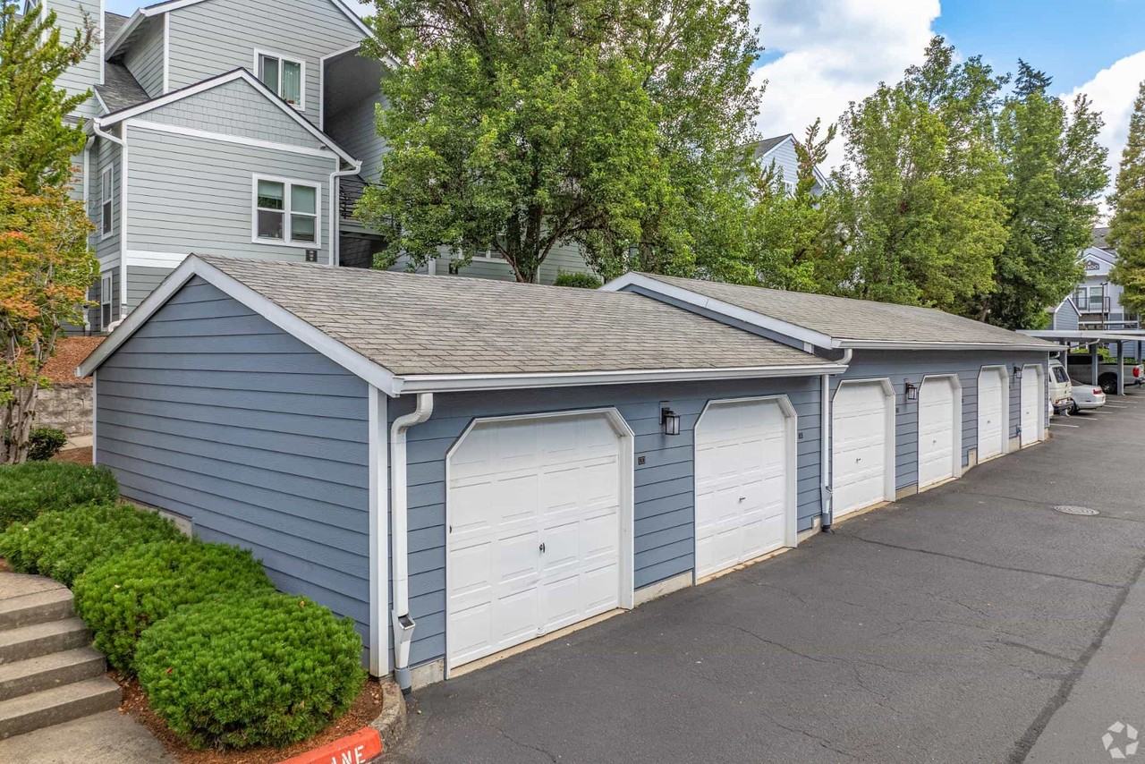 Hampton Park Apartments - Photo 5 of 34