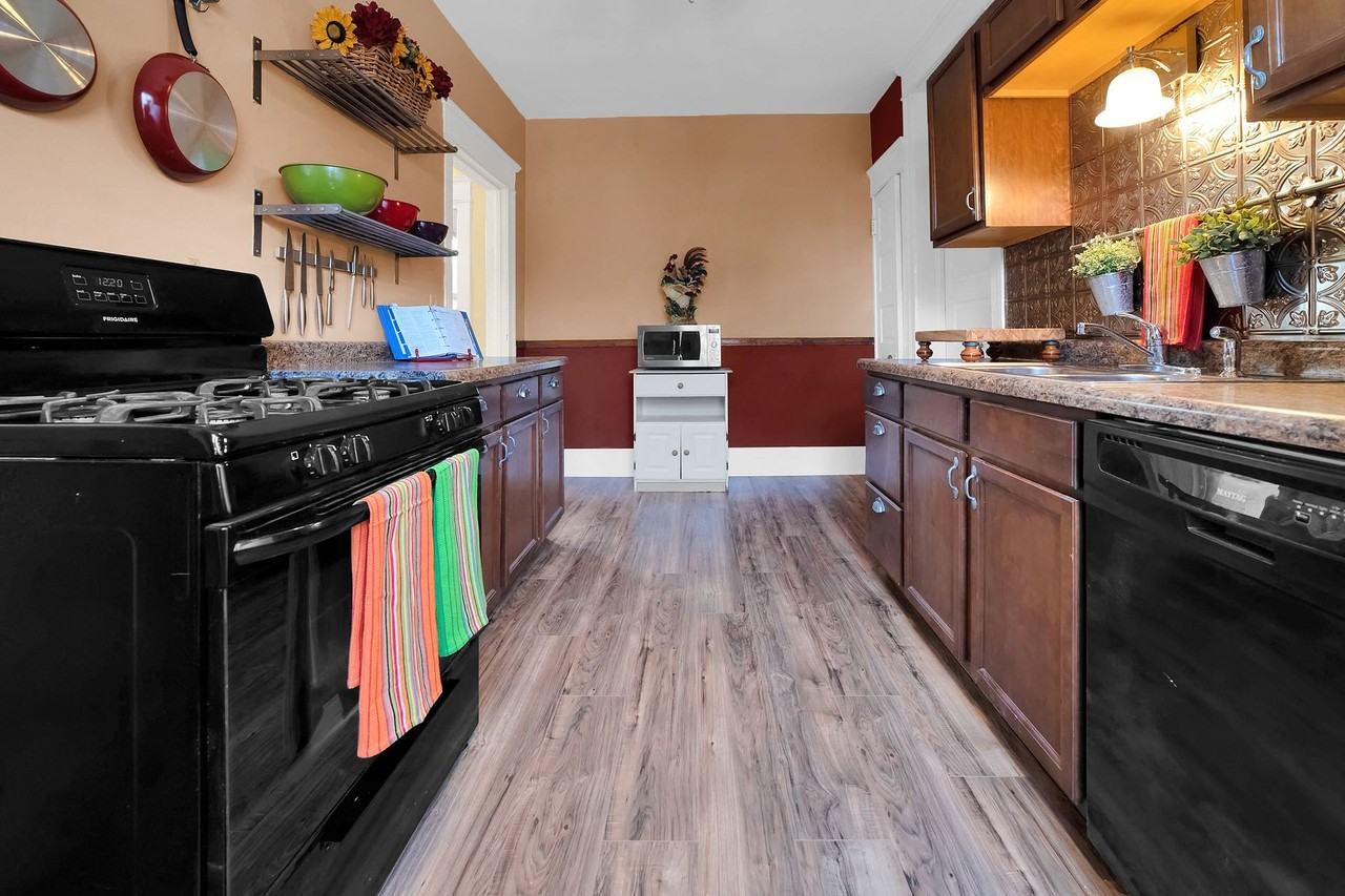 Avon Apartments - Photo 4 of 21