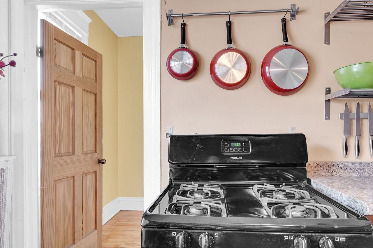 Avon Apartments - Photo 6 of 21