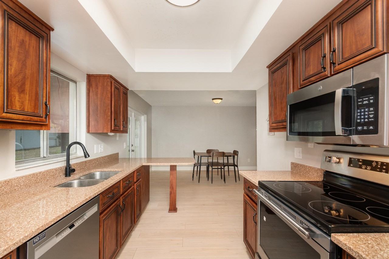 Weathersfield Ave - Photo 2 of 12