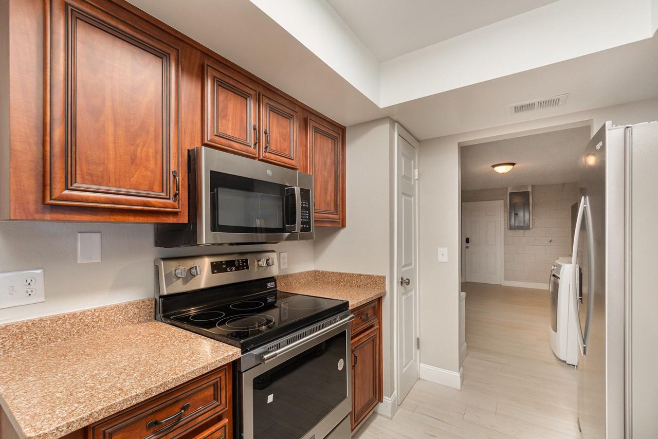 Weathersfield Ave - Photo 3 of 12