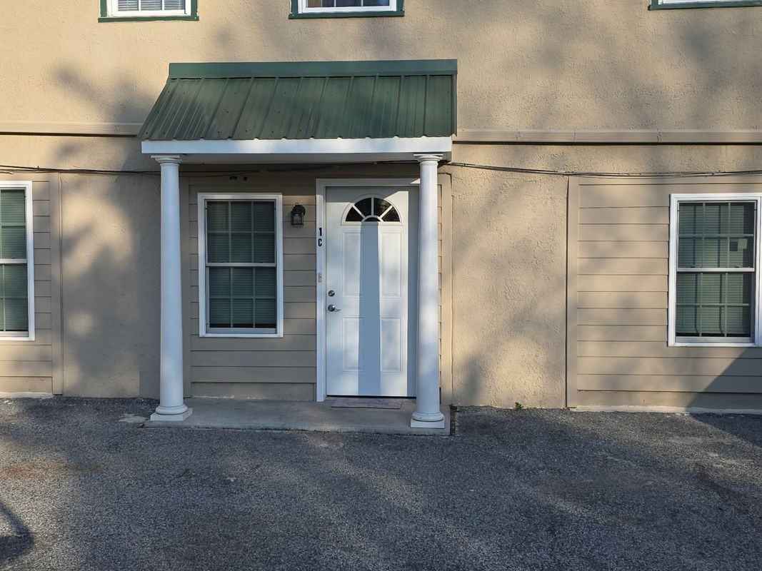 225 Pemberton Rd - Photo 2 of 11