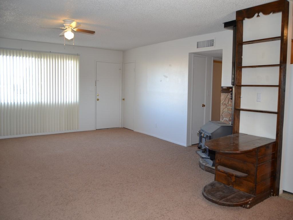 7698 Oxbow Dr - Photo 3 of 15