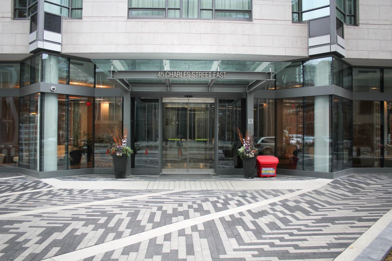 45 Chaz Club #5211 - Photo 2 of 11