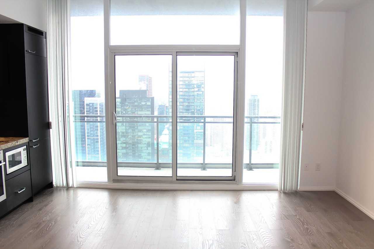 45 Chaz Club #5211 - Photo 3 of 11