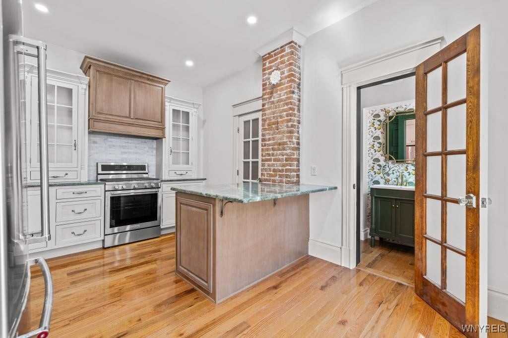 890 W Ferry St - Photo 6 of 24