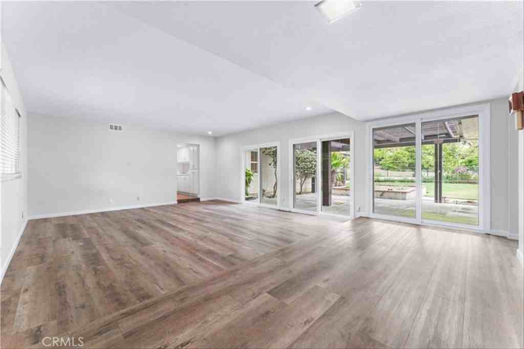 2128 Valle Dr - Photo 3 of 22