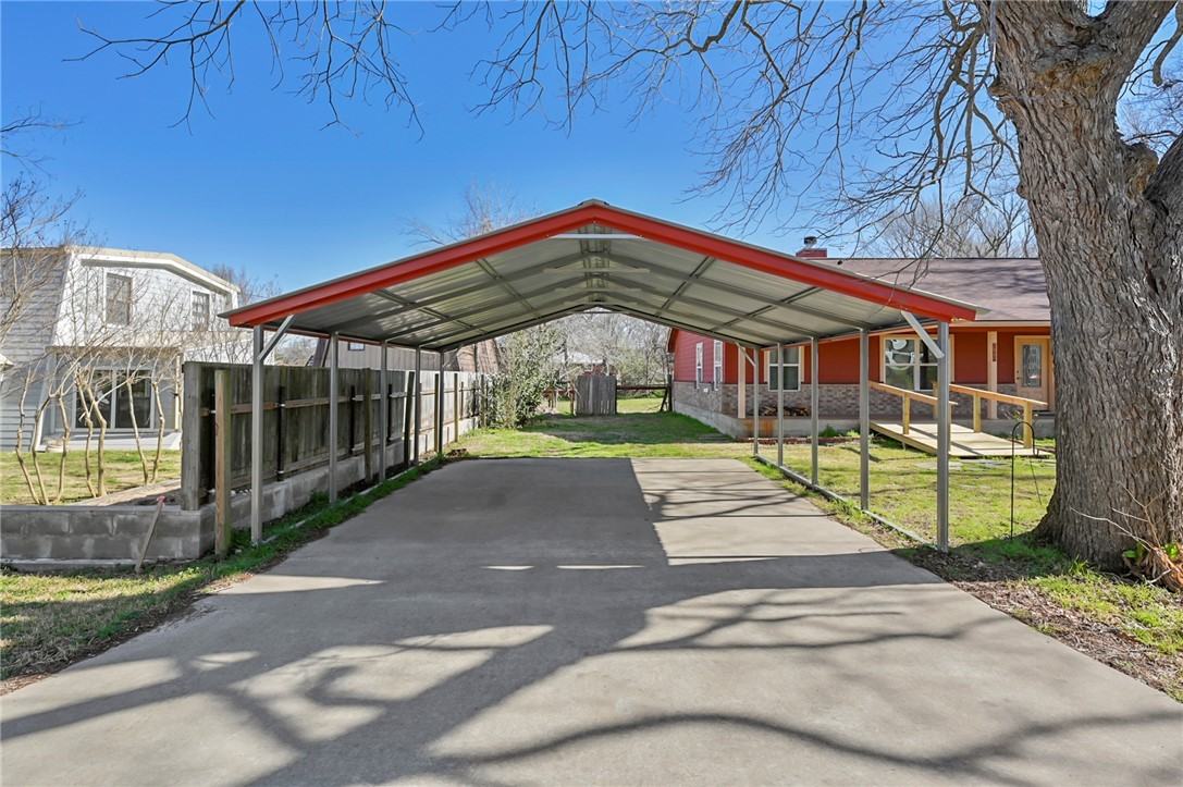 102 N Moore St - Photo 2 of 22