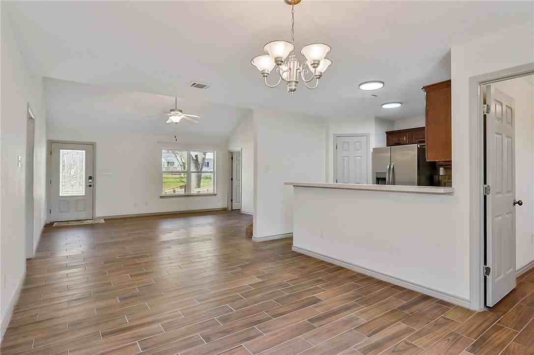 102 N Moore St - Photo 7 of 22