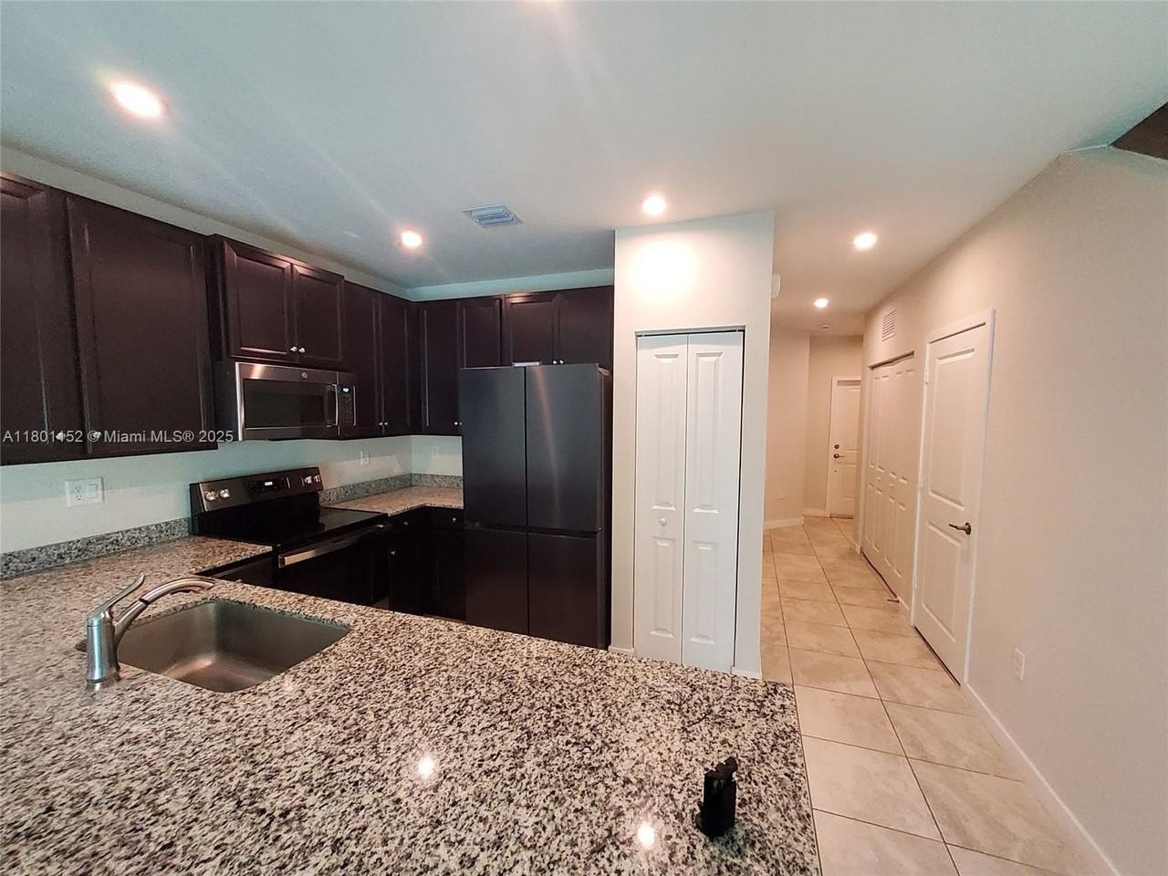 1085 Nw 4th Ter - Photo 5 of 25