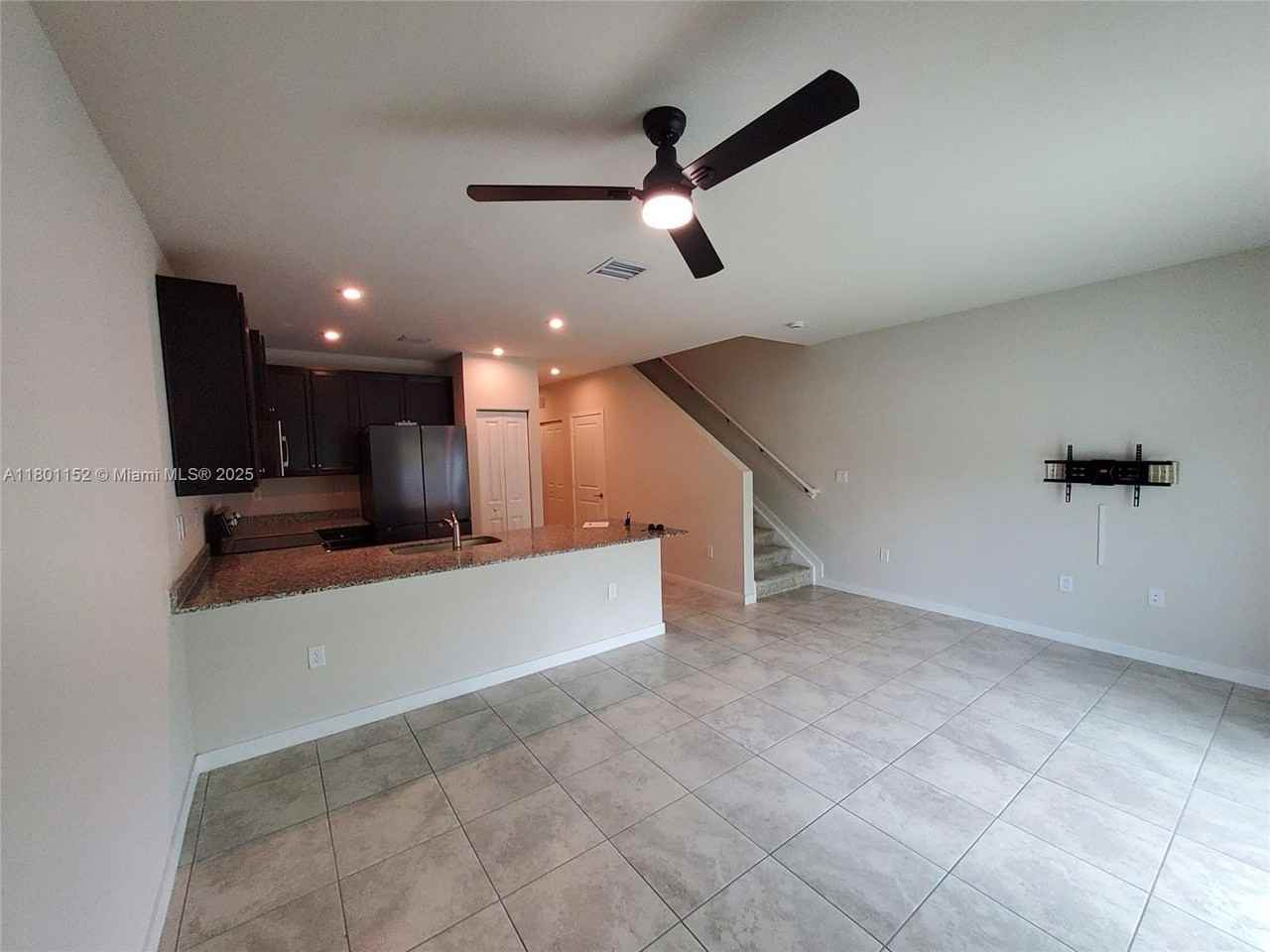 1085 Nw 4th Ter - Photo 7 of 25