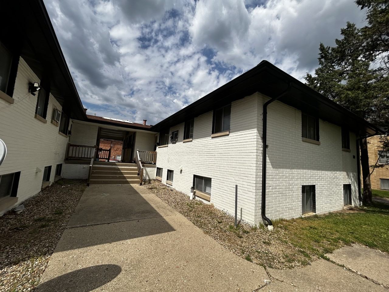 2613 West Wardcliffe Drive #D - Photo 3 of 12