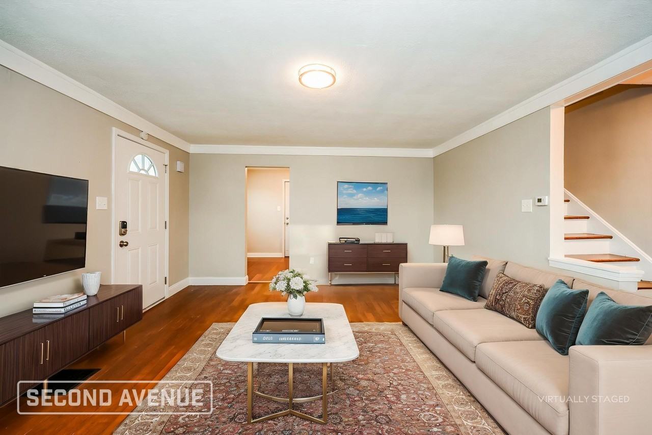 5589 Raceview Ave - Photo 2 of 25