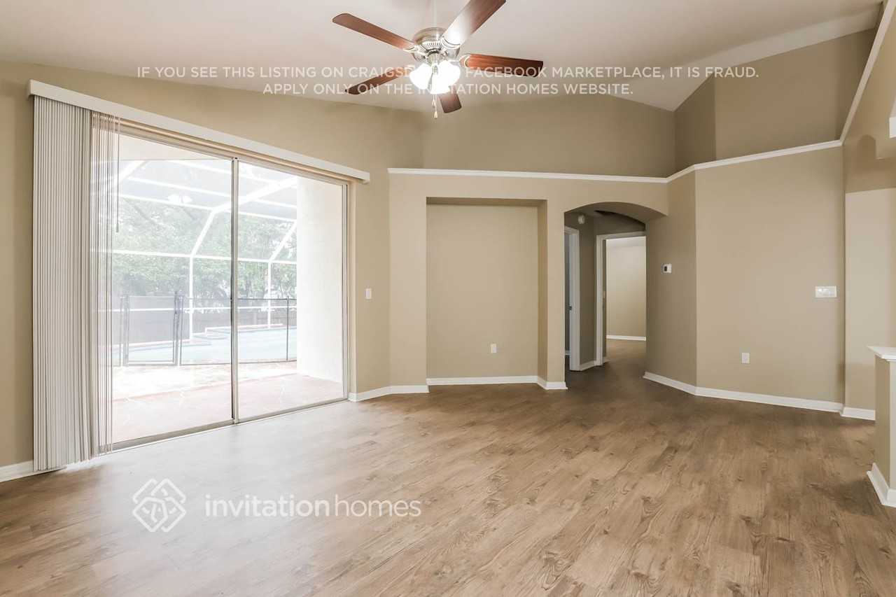 2502 Clareside Dr - Photo 4 of 17
