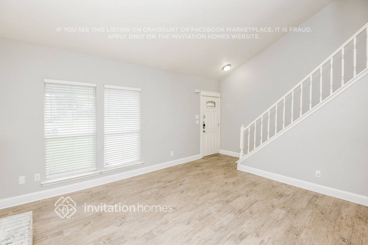 3611 Spring Meadow Ln - Photo 4 of 18
