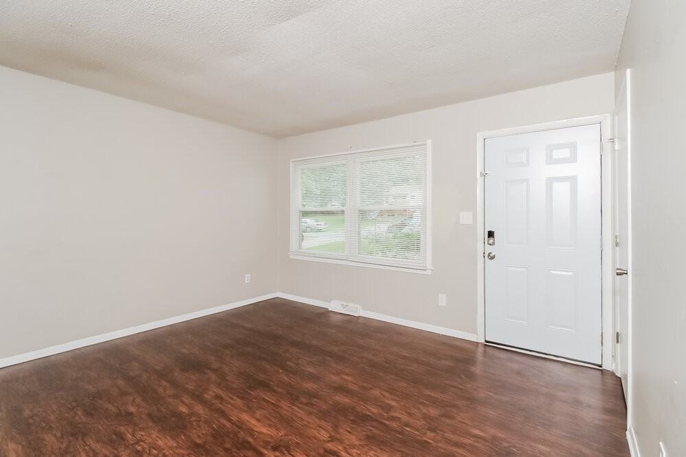 4121 Carlyle Dr - Photo 4 of 16