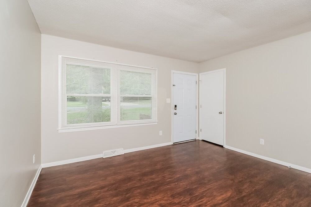 4121 Carlyle Dr - Photo 5 of 16