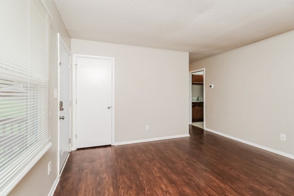 4121 Carlyle Dr - Photo 6 of 16