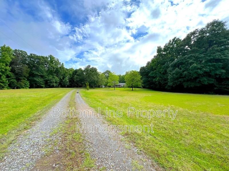 186 Niven Rd - Photo 2 of 39