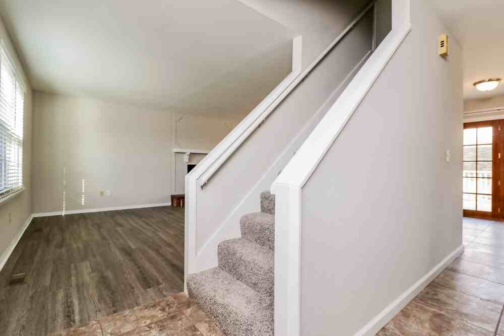 17 Hollow Tree Ct - Photo 3 of 21