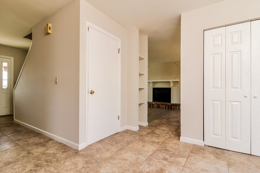 17 Hollow Tree Ct - Photo 4 of 21
