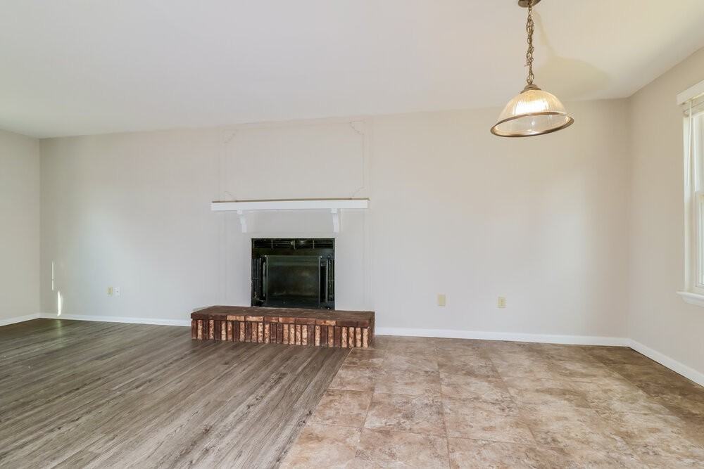17 Hollow Tree Ct - Photo 5 of 21