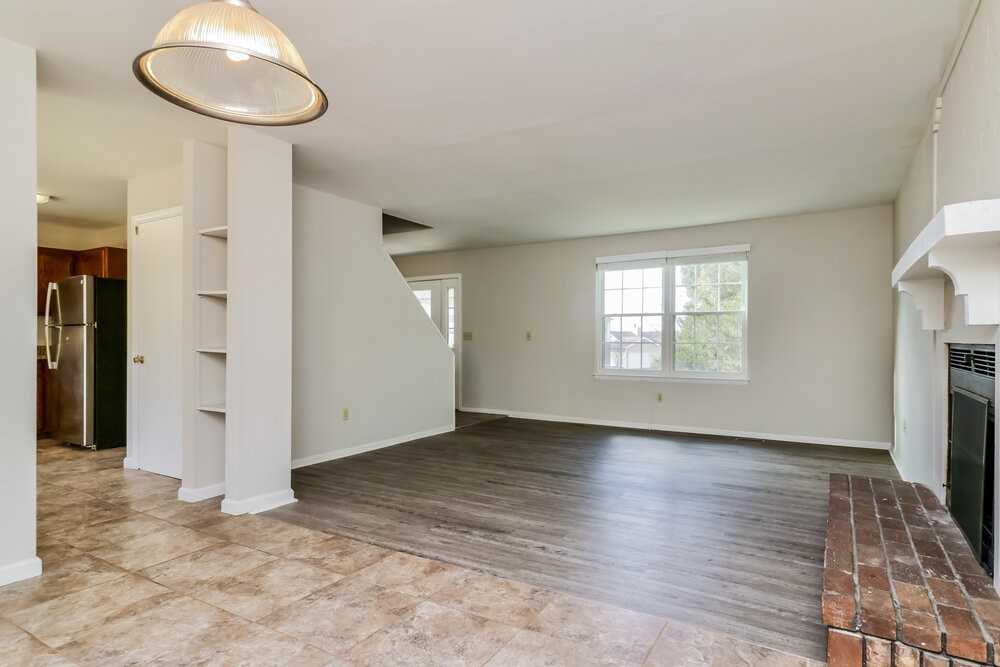 17 Hollow Tree Ct - Photo 7 of 21