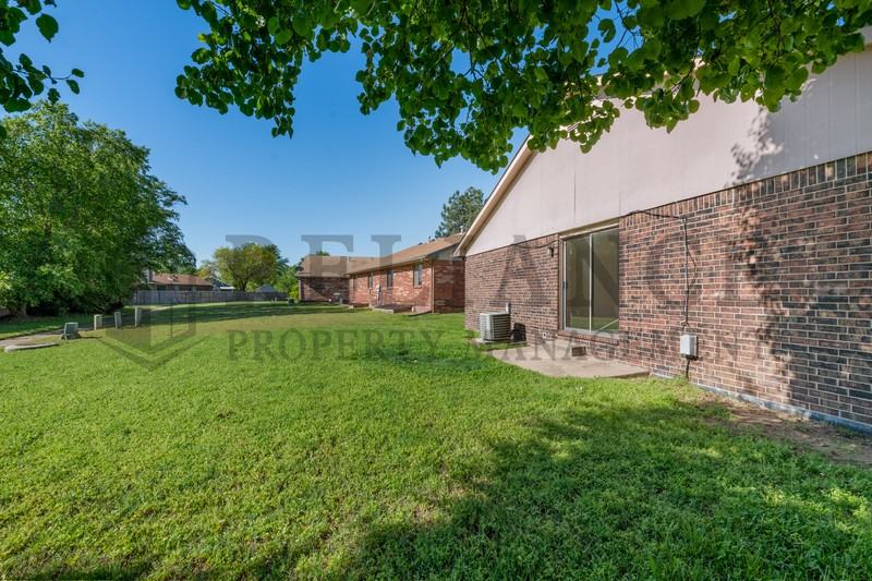 6903 W Oneil St - Photo 3 of 26