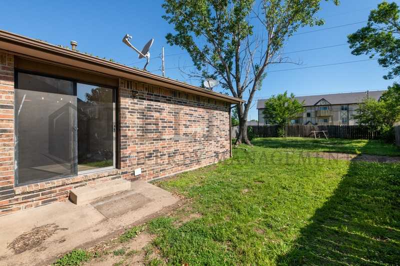 6906 W Oneil St - Photo 4 of 28