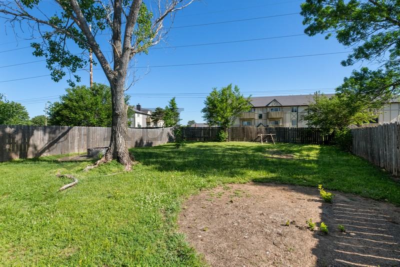 6906 W Oneil St - Photo 5 of 28