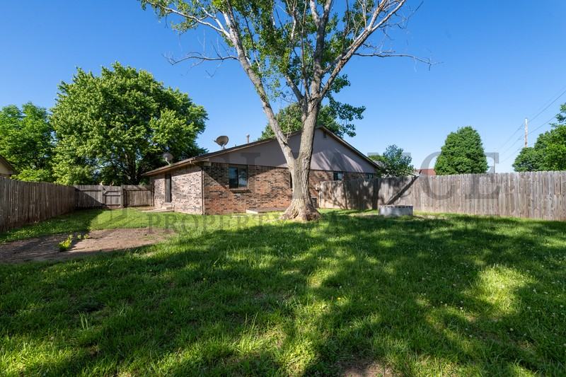 6906 W Oneil St - Photo 6 of 28