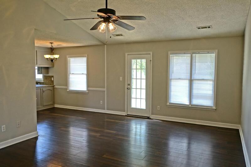 242 Saddle Rock Ct - Photo 3 of 26