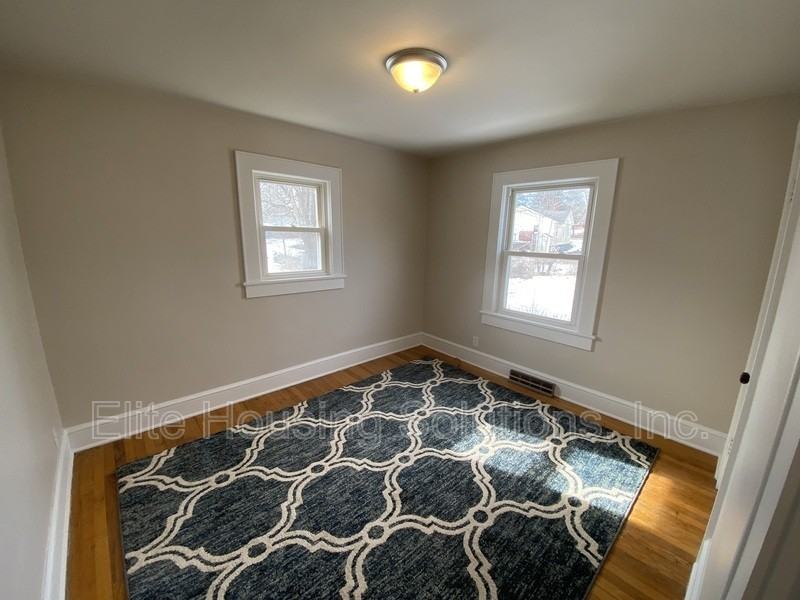 655 Fisher Rd - Photo 3 of 13