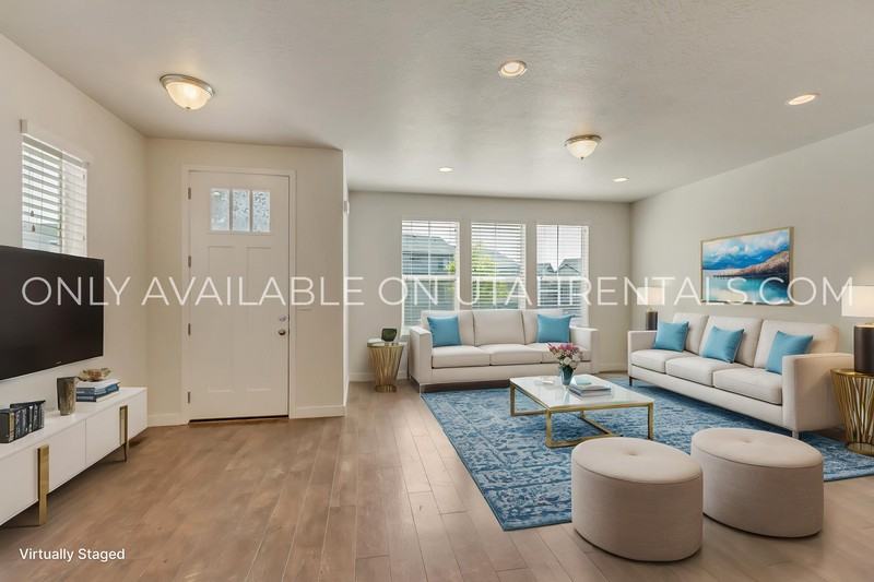 2353 N Holbrook Way - Photo 4 of 26