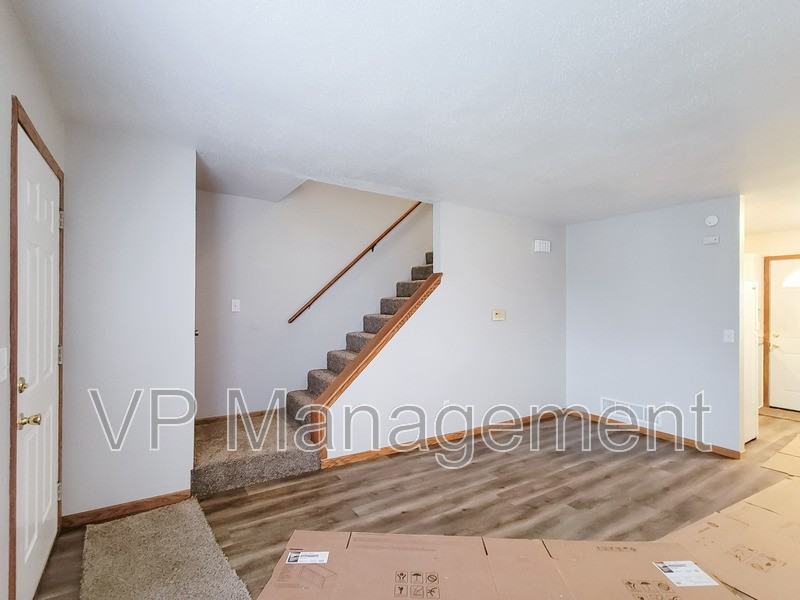 15 Park Crest Ct - Photo 3 of 10