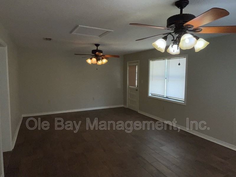 4601 Bush Ln - Photo 2 of 9