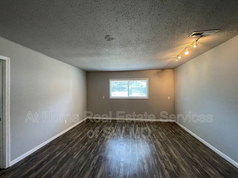 712 E Sunshine St #C15 - Photo 2 of 8