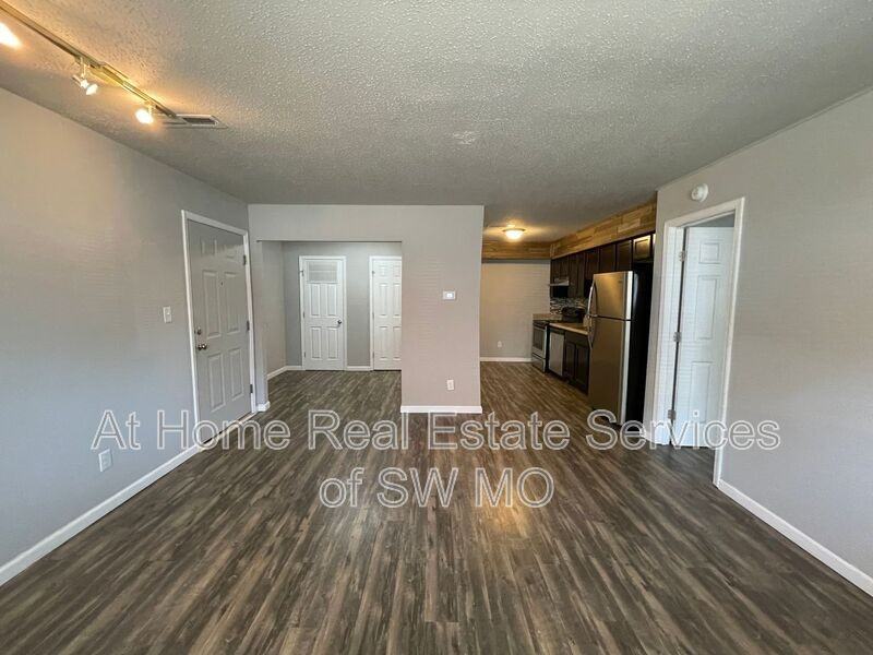 712 E Sunshine St #C15 - Photo 3 of 8