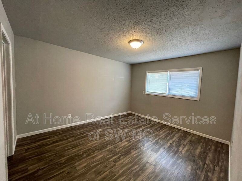 712 E Sunshine St #C15 - Photo 5 of 8