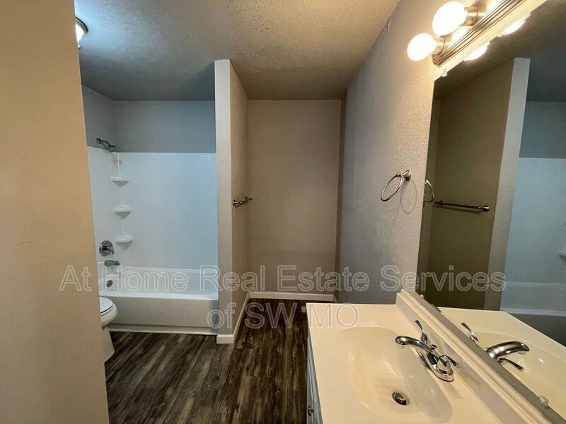 712 E Sunshine St #C15 - Photo 7 of 8