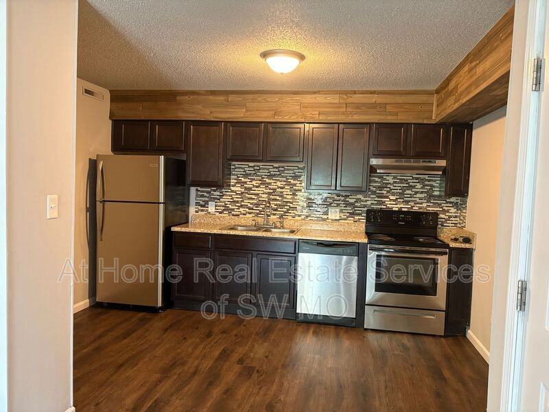 712 E Sunshine St #B18 - Photo 4 of 10