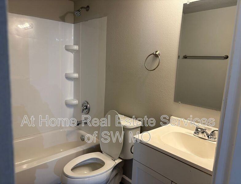 712 E Sunshine St #B18 - Photo 7 of 10