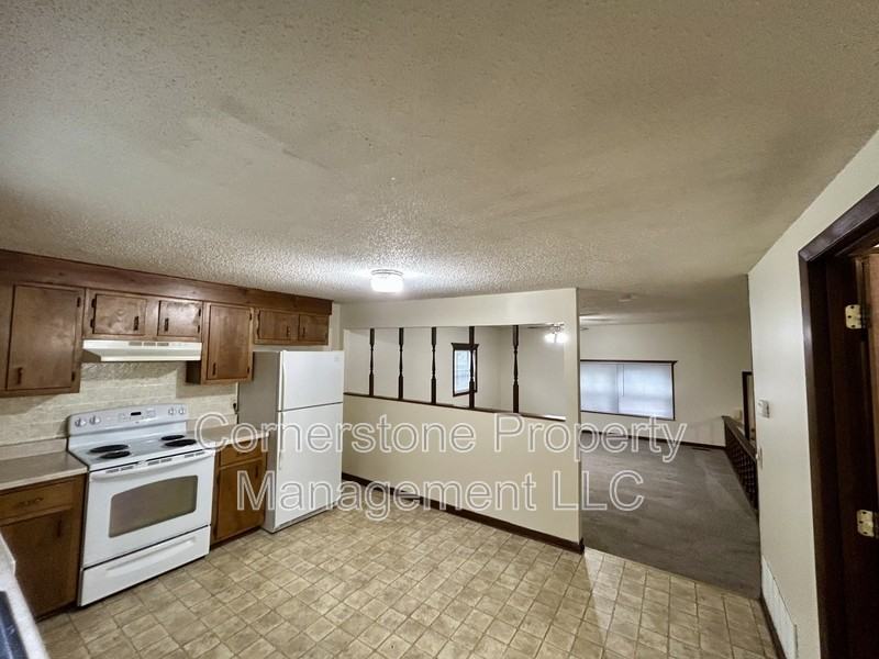 627 Ash St - Photo 2 of 6