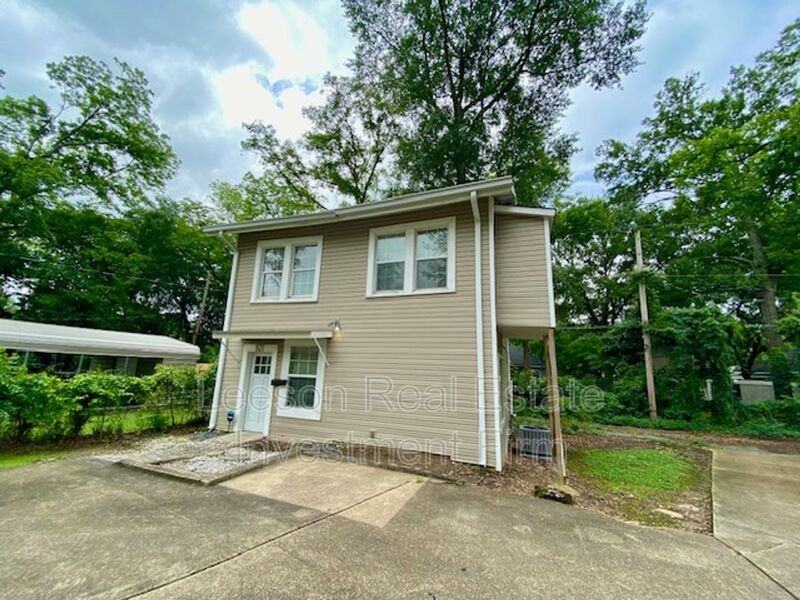 831 Stephenson St - Photo 2 of 12