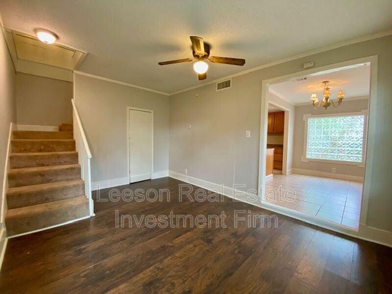 831 Stephenson St - Photo 3 of 12