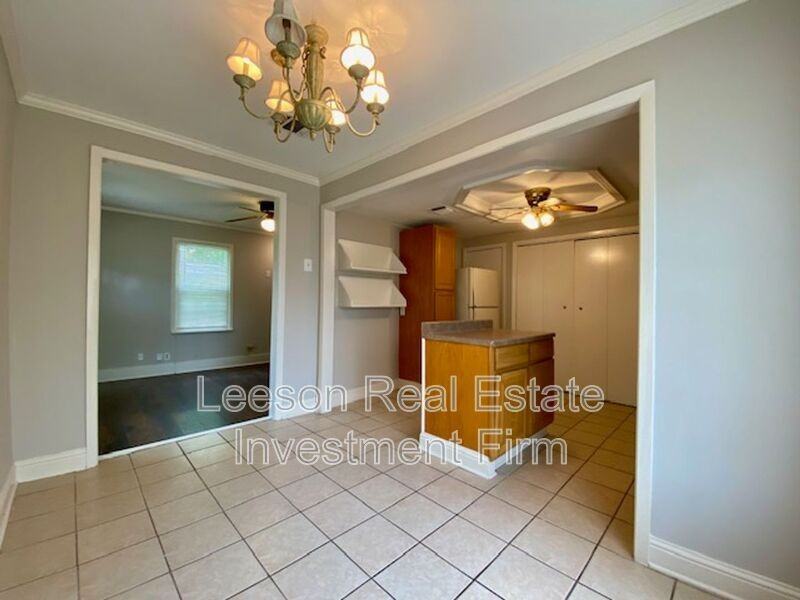 831 Stephenson St - Photo 6 of 12