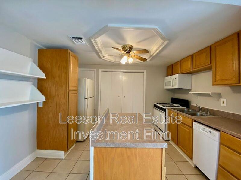 831 Stephenson St - Photo 7 of 12