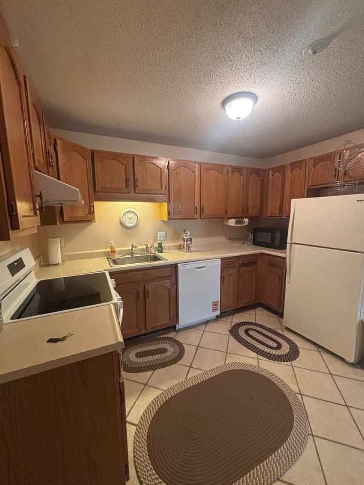 130 Endicott Street North - Photo 3 of 26